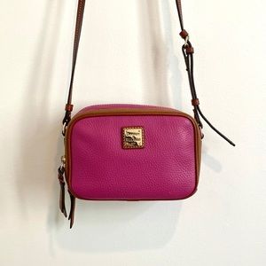 💌SOLD💌 Dooney & Bourke Pebble Grain Leather Sawyer Crossbody Purse Magenta Tan